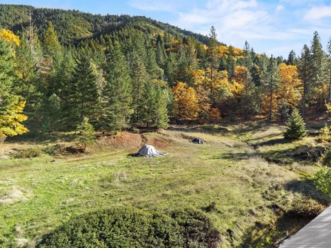 Tiny photo for 827 Summit Loop, Grants Pass, OR 97527 (MLS # 220211482)