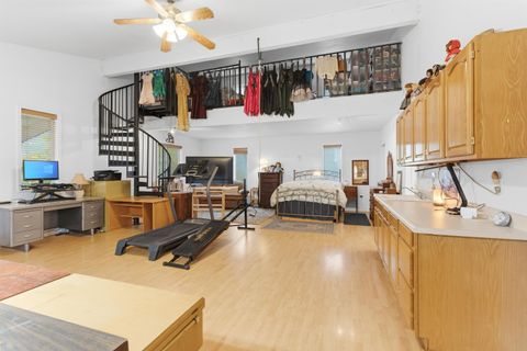 Tiny photo for 827 Summit Loop, Grants Pass, OR 97527 (MLS # 220211482)