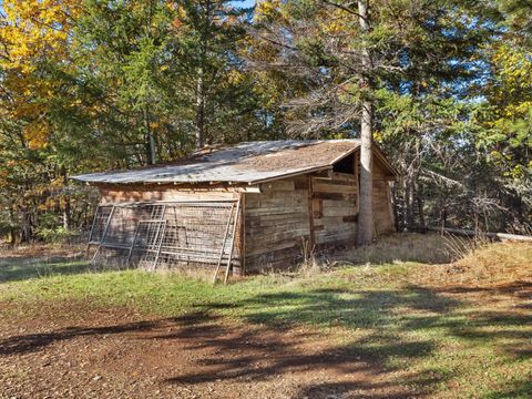 Tiny photo for 827 Summit Loop, Grants Pass, OR 97527 (MLS # 220211482)