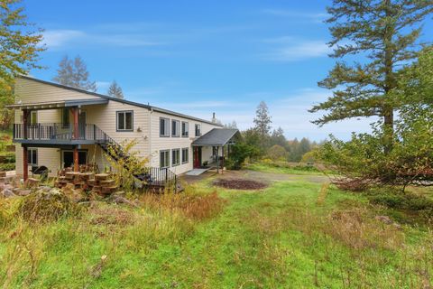 Tiny photo for 827 Summit Loop, Grants Pass, OR 97527 (MLS # 220211482)