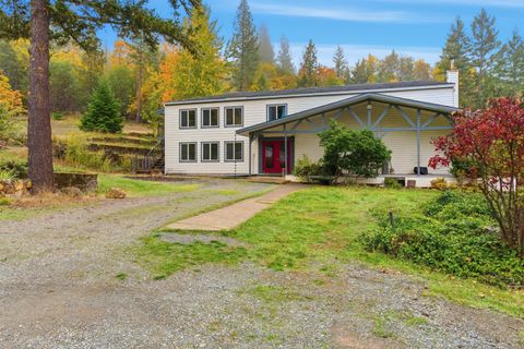 Tiny photo for 827 Summit Loop, Grants Pass, OR 97527 (MLS # 220211482)