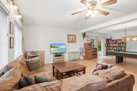 Tiny photo for 827 Summit Loop, Grants Pass, OR 97527 (MLS # 220211482)