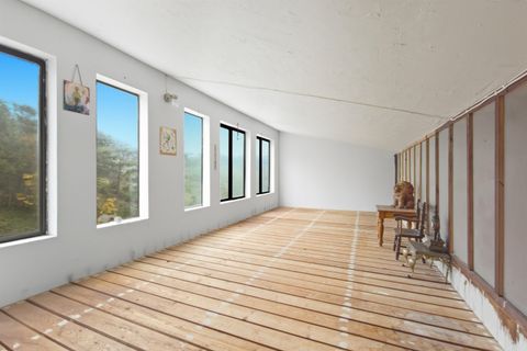 Tiny photo for 827 Summit Loop, Grants Pass, OR 97527 (MLS # 220211482)