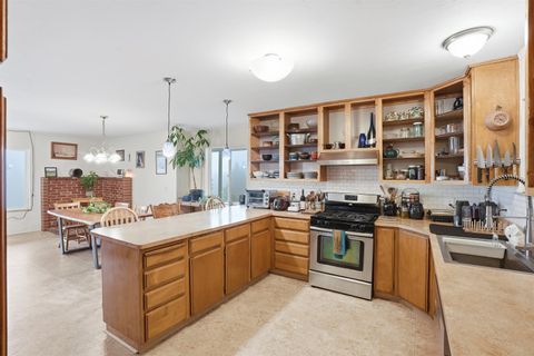 Tiny photo for 827 Summit Loop, Grants Pass, OR 97527 (MLS # 220211482)