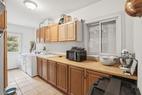 Tiny photo for 827 Summit Loop, Grants Pass, OR 97527 (MLS # 220211482)