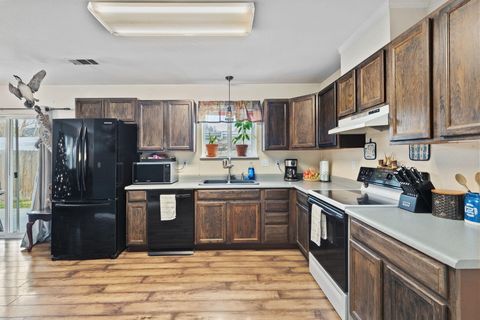 Tiny photo for 1110 SW Bridge Street, Grants Pass, OR 97526 (MLS # 220212838)