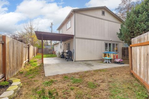 Tiny photo for 1110 SW Bridge Street, Grants Pass, OR 97526 (MLS # 220212838)