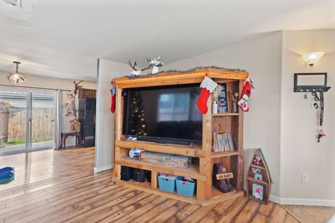 Tiny photo for 1110 SW Bridge Street, Grants Pass, OR 97526 (MLS # 220212838)