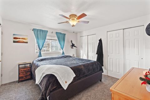 Tiny photo for 1110 SW Bridge Street, Grants Pass, OR 97526 (MLS # 220212838)