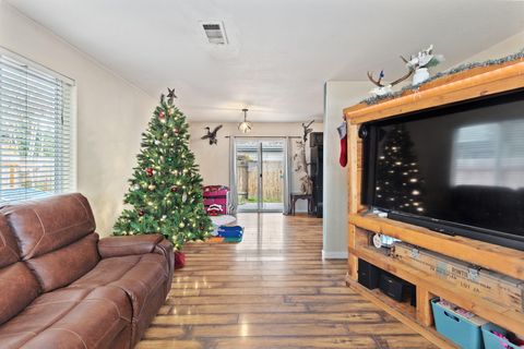 Tiny photo for 1110 SW Bridge Street, Grants Pass, OR 97526 (MLS # 220212838)