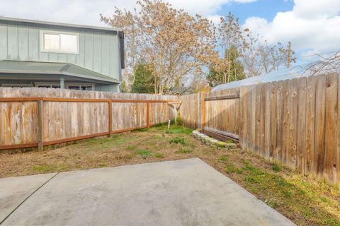 Tiny photo for 1110 SW Bridge Street, Grants Pass, OR 97526 (MLS # 220212838)