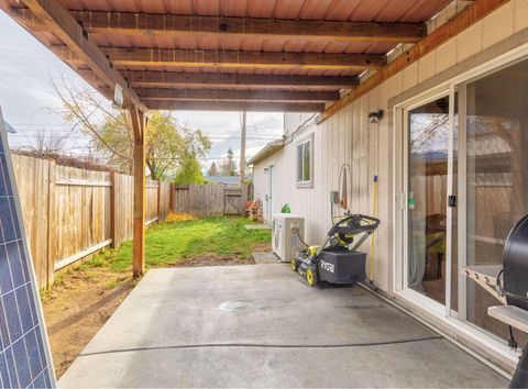 Tiny photo for 1110 SW Bridge Street, Grants Pass, OR 97526 (MLS # 220212838)