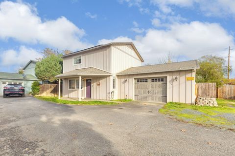 Tiny photo for 1110 SW Bridge Street, Grants Pass, OR 97526 (MLS # 220212838)