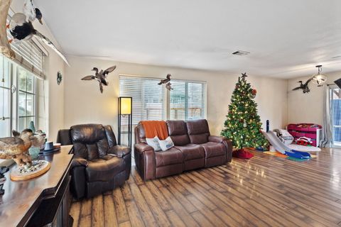 Tiny photo for 1110 SW Bridge Street, Grants Pass, OR 97526 (MLS # 220212838)