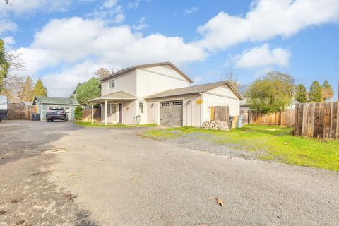 Tiny photo for 1110 SW Bridge Street, Grants Pass, OR 97526 (MLS # 220212838)