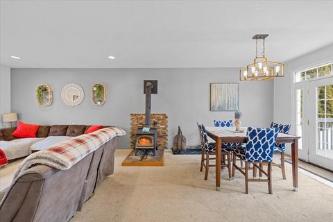 Tiny photo for 835 Redwood Avenue, Butte Falls, OR 97522 (MLS # 220217083)