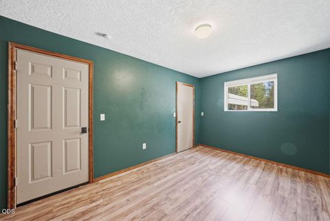 Tiny photo for 16025 Sunset Lane, La Pine, OR 97739 (MLS # 220225267)