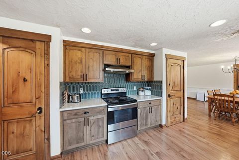 Tiny photo for 16025 Sunset Lane, La Pine, OR 97739 (MLS # 220225267)