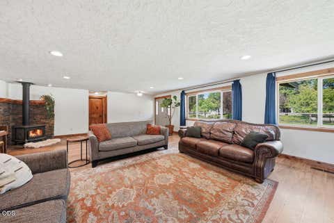 Tiny photo for 16025 Sunset Lane, La Pine, OR 97739 (MLS # 220225267)