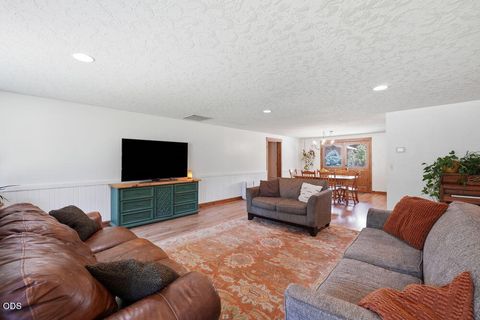 Tiny photo for 16025 Sunset Lane, La Pine, OR 97739 (MLS # 220225267)
