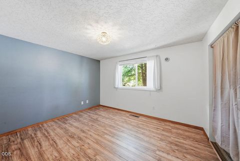 Tiny photo for 16025 Sunset Lane, La Pine, OR 97739 (MLS # 220225267)