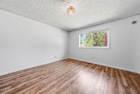 Tiny photo for 16025 Sunset Lane, La Pine, OR 97739 (MLS # 220225267)