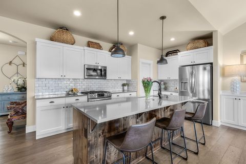 Tiny photo for 4201 SW 42nd Street, Redmond, OR 97756 (MLS # 220216840)