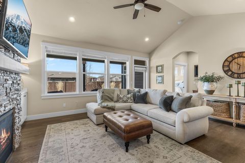 Tiny photo for 4201 SW 42nd Street, Redmond, OR 97756 (MLS # 220216840)