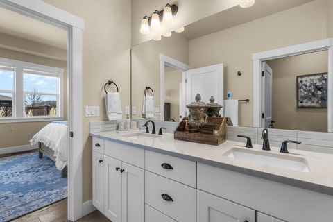 Tiny photo for 4201 SW 42nd Street, Redmond, OR 97756 (MLS # 220216840)