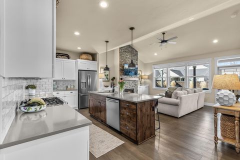 Tiny photo for 4201 SW 42nd Street, Redmond, OR 97756 (MLS # 220216840)