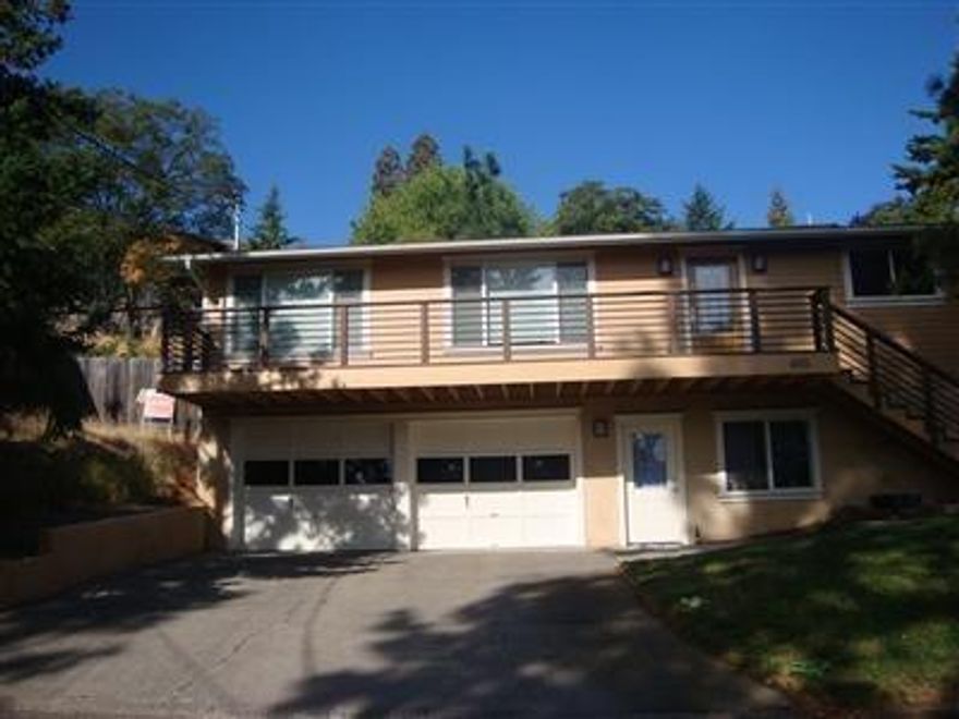 Great view and quiet street. This Ashland home has 3 bedrooms, 1.5 bathrooms in 1232 sqft. Includes fireplace, hardwood floors and kitchen updates. Full basement, 2 car garage and shop/work area.