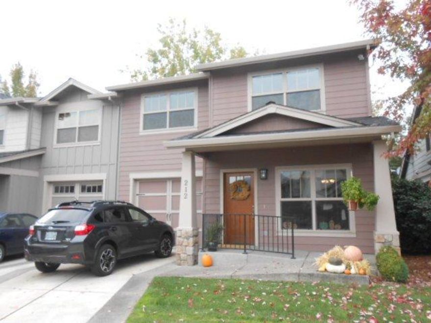 Beautiful craftsman style townhome located in the Alderwood Community. The floor plan is light and bright, open to a wonderful kitchen with granite counters and an eating bar. There is a small patio off the kitchen for barbequing. The dining area has a wonderful bay window. The upstairs landing has a kylight and is perfect for a play area or office. The two guest bedrooms open off the landing. The HOA includes pool, tennis courts, clubhouse usage, work out facility and front yard maintenance. ADA accessible.