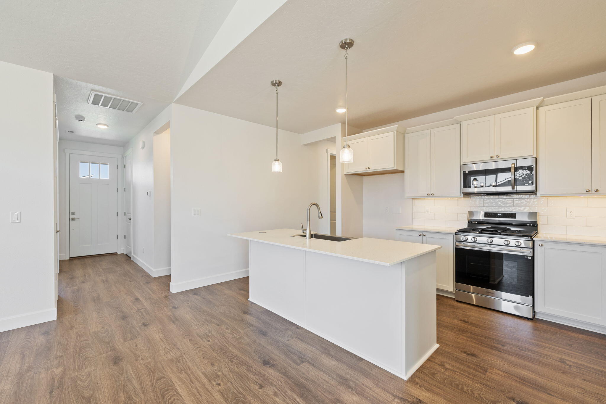 2889 NE Pinnacle Place #29