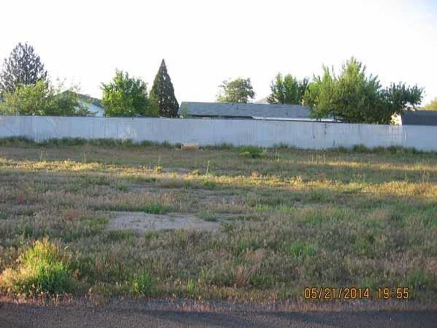 Great Price On This Nice Lot With Beautiful Mountain Views In Summerfield Residential Community. Large Enough For Your New Mfg. Home And A Small Garden, Small Enough That There Won't Be A Lot Of Yard Maintenance! Potential Buyers May Apply For Financing With Rogue Federal Credit Union;s Lot Loan Program. Water Is Billed Monthly Through Rfcu And Runs Approximately $40/Month Depending Upon Usage.