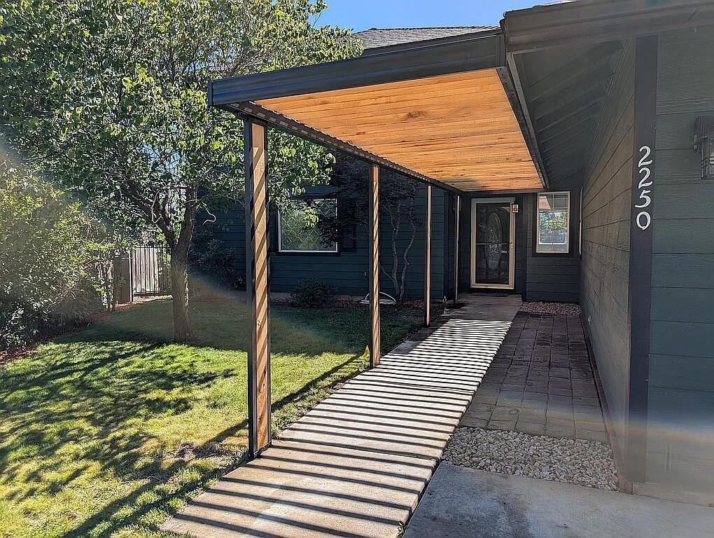 2250 NW Jackpine Court