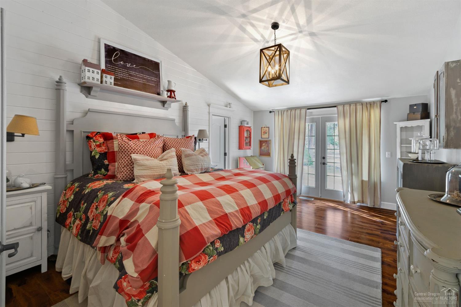 Wagon Trail Acreages - Residential