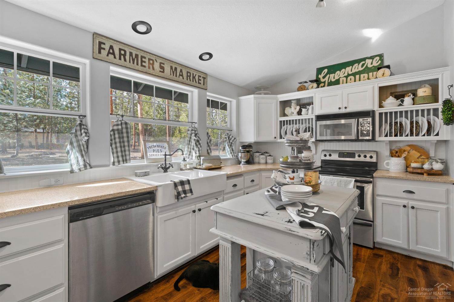 Wagon Trail Acreages - Residential
