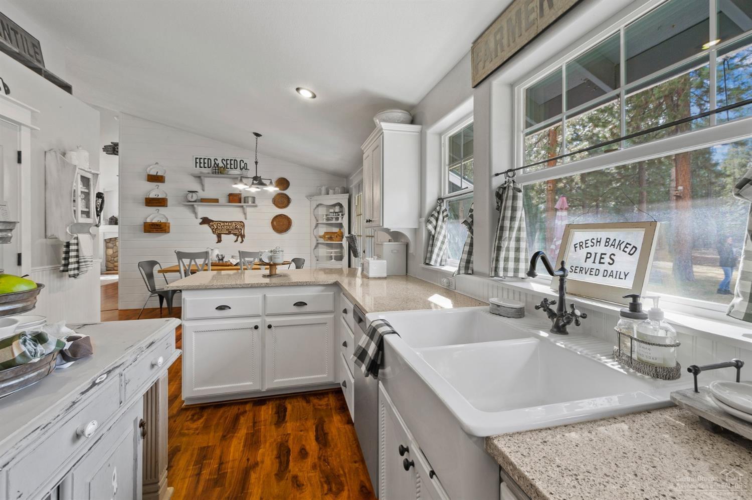Wagon Trail Acreages - Residential