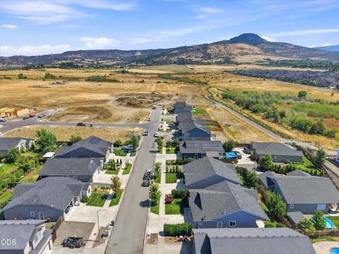 Tiny photo for 1754 Dragon Tail Place, Medford, OR 97504 (MLS # 220227417)