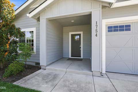 Tiny photo for 1754 Dragon Tail Place, Medford, OR 97504 (MLS # 220227417)