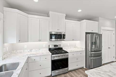 Tiny photo for 1754 Dragon Tail Place, Medford, OR 97504 (MLS # 220227417)
