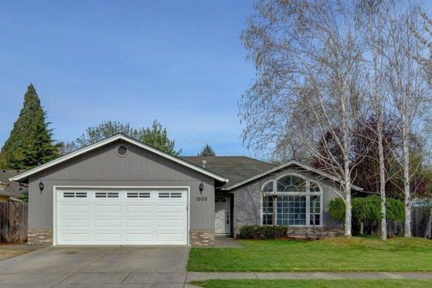 Move in ready 3 bedroom/2 bath home in Southwest Medford in Griffin Creek School District. Living room with vaulted ceilings and custom window. Brand new kitchen with new flooring, Granite countertops, cabinets, and stove. Master bedroom has coffered ceilings, walk in closet, and bath. Attached two car garage. Manicured front and back yard with in ground sprinklers. Back yard has covered patio, and is fully fenced. New Exterior paint in 2017.