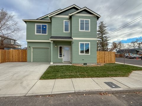 Photo of 624 NE Court Street, Prineville, OR 97754 (MLS # 220212673)