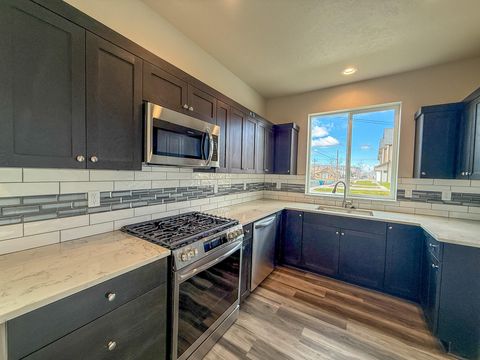 Tiny photo for 624 NE Court Street, Prineville, OR 97754 (MLS # 220212673)