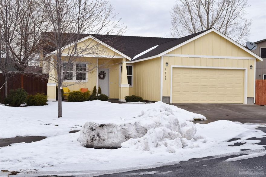 Great single level home in SW Bend with an open floor plan, great room, gas heat, central air conditioning,gas fireplace, new floors in the kitchen and bathrooms, master bedroom with 2 closets, very light and bright. Large lot, fenced, landscaped w/irrigation. Excellent location, with easy and convenient ingress/egress into traffic flows.