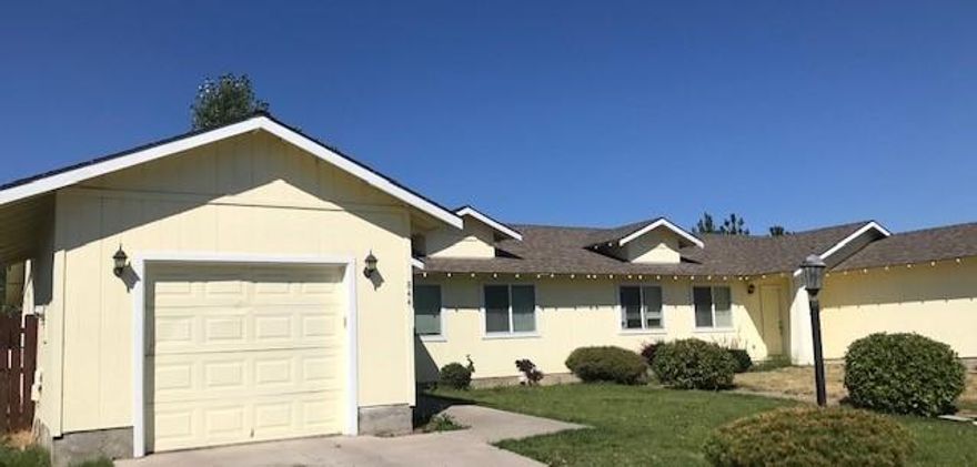 Strawberry heights town home, three bedrooms, two baths, walk in closet . Pantry in kitchen . Single level home with open,  spacious floor plan.  Attached garage.