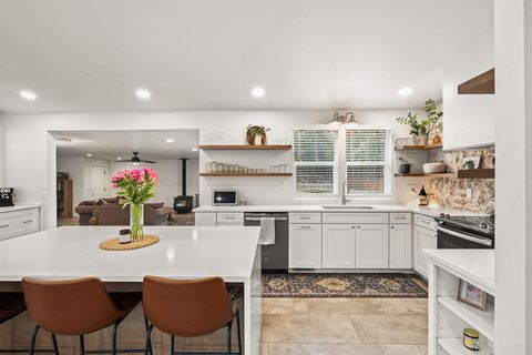 Tiny photo for 60059 Turquoise Road, Bend, OR 97702 (MLS # 220215637)