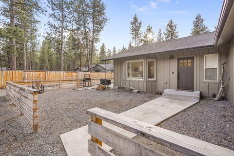 Tiny photo for 60059 Turquoise Road, Bend, OR 97702 (MLS # 220215637)