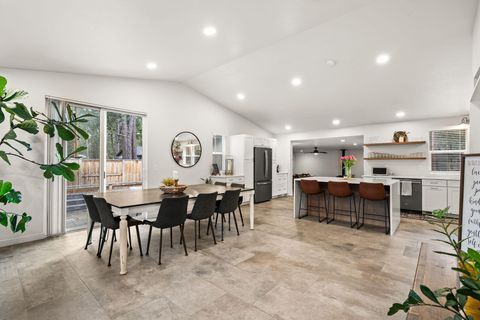 Tiny photo for 60059 Turquoise Road, Bend, OR 97702 (MLS # 220215637)