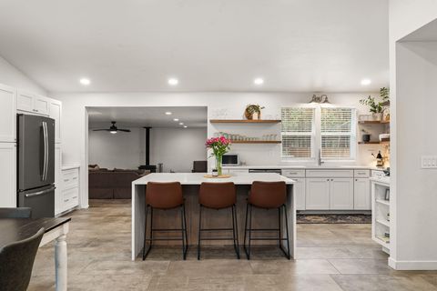 Tiny photo for 60059 Turquoise Road, Bend, OR 97702 (MLS # 220215637)